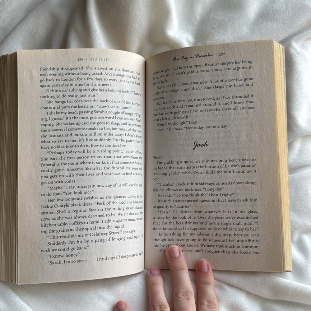 One Day In December by Josie Silver Paperback Romance Book. - Picture 11 of 13